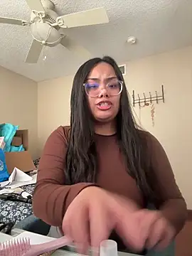 Snapshot of kiaradanielaxx chatting on February 10, 2026, 8:57 pm kiaradanielaxx online show from February 10, 2026, 8:57 pm