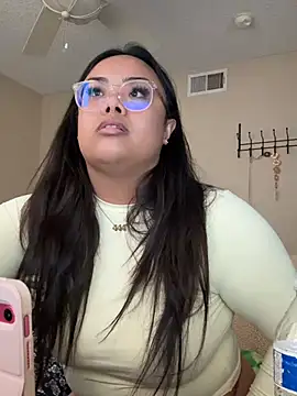 Snapshot of kiaradanielaxx chatting on February 18, 2026, 9:44 pm kiaradanielaxx online show from February 18, 2026, 9:44 pm