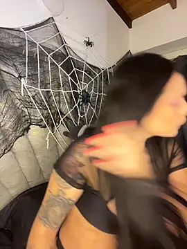 liahouses online show from October 27, 2025, 11:20 pm