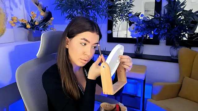 IndigoFae online show from November 9, 2025, 4:33 am