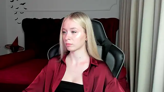 MiaGraces online show from October 27, 2025, 6:45 pm