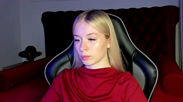 MiaGraces online show from November 24, 2025, 5:12 pm