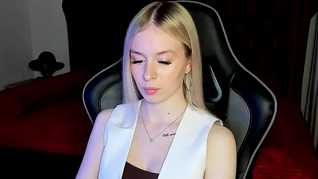 MiaGraces online show from December 1, 2025, 5:29 pm