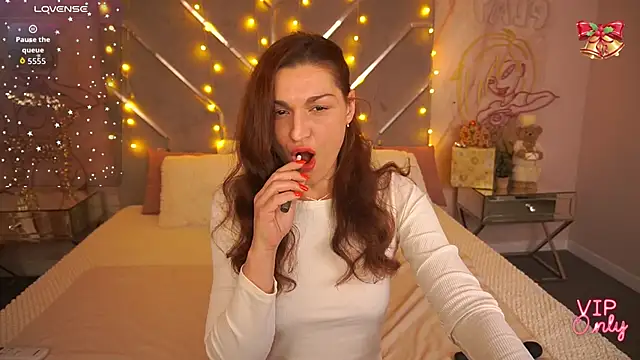 EllaGoldenn online show from January 13, 2026, 9:42 pm