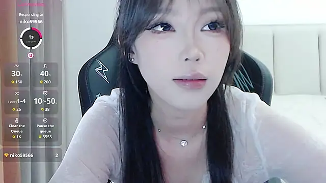 Puppy-12 online show from November 17, 2025, 4:40 am