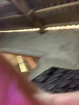 Snapshot of Halyy_xx chatting on October 16, 2025, 4:24 am Halyy xx online show from October 16, 2025, 4:24 am