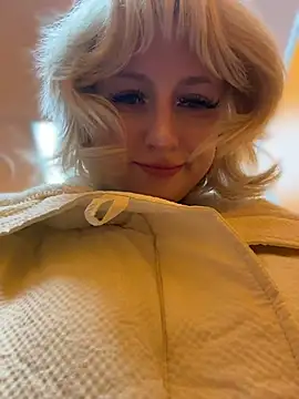 RonnieKiss online show from April 14, 2026, 11:27 am