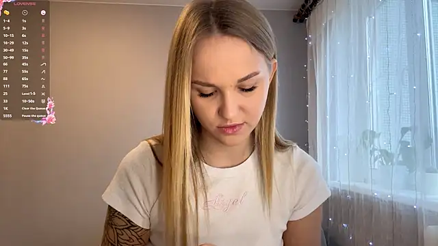 TanekaBoitel online show from December 2, 2025, 11:26 am