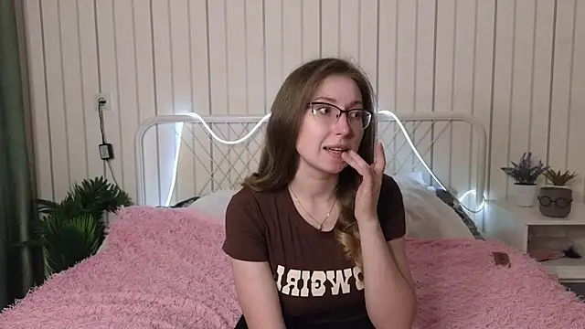 DaliaRadtke online show from October 5, 2025, 6:06 pm