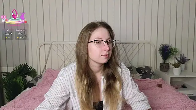 DaliaRadtke online show from October 9, 2025, 8:07 pm