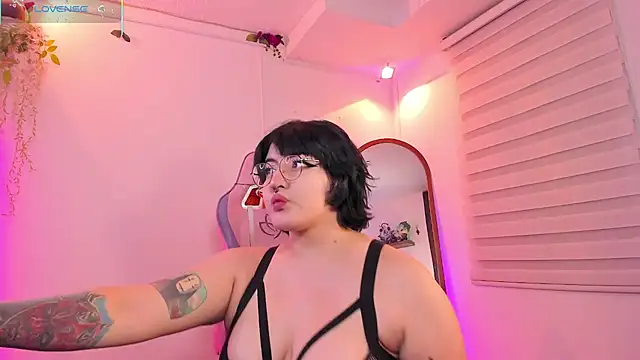 Berrykww  online show from September 29, 2025, 10:36 pm