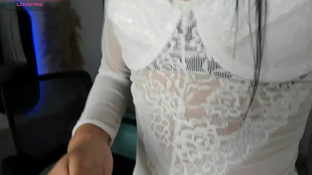 Snapshot of ArySweet69 chatting on November 28, 2025, 2:20 pm ArySweet69 online show from November 28, 2025, 2:20 pm