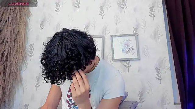 Snapshot of liam_twiink chatting on June 5, 2026, 2:01 pm liam twiink online show from June 5, 2026, 2:01 pm