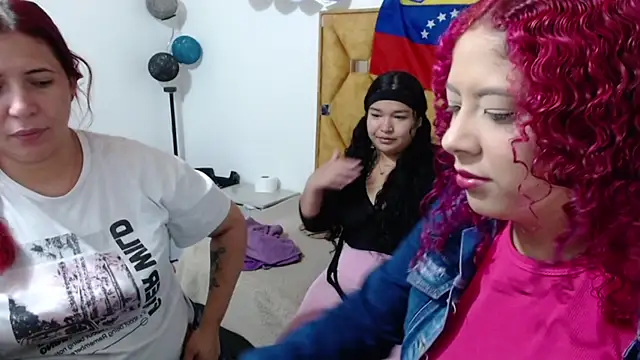 LITTLEKITTY19 online show from July 2, 2026, 1:17 pm