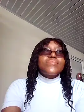 SONDRADAYAN online show from October 3, 2025, 9:01 pm