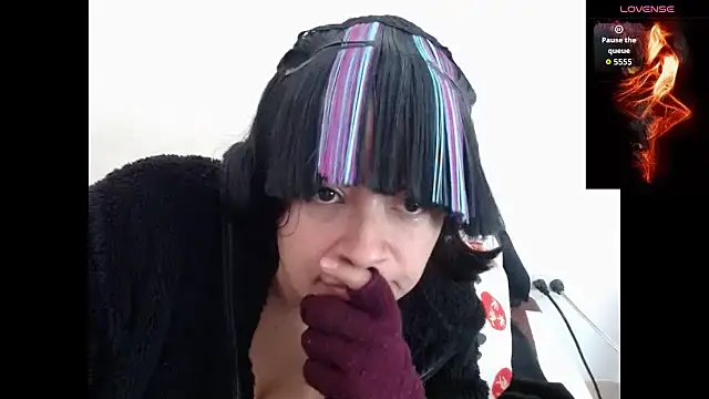 Acelinrose online show from October 9, 2025, 1:09 pm