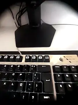 riquelh5 online show from September 27, 2025, 4:12 pm