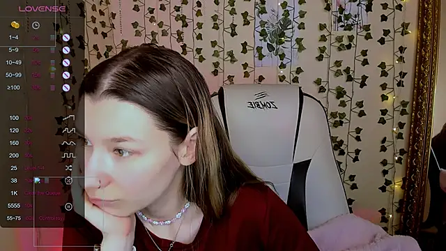 LinaBlossom  online show from February 4, 2026, 2:39 am