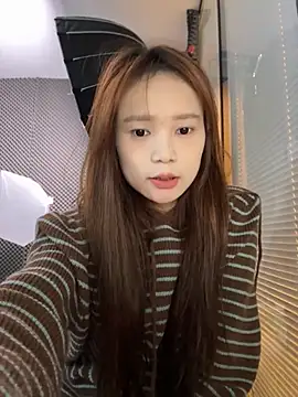 YY-27 online show from October 28, 2025, 5:11 am