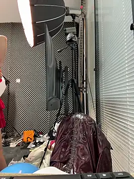 YY-27 online show from November 19, 2025, 11:10 am