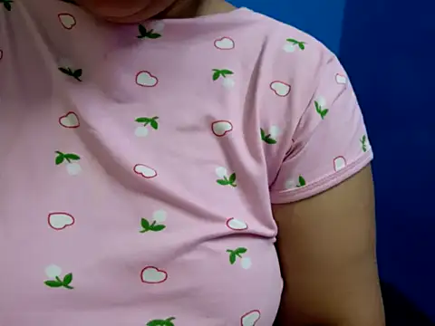 Snapshot of tamilqueenbaby chatting on October 23, 2025, 2:05 pm tamilqueenbaby online show from October 23, 2025, 2:05 pm