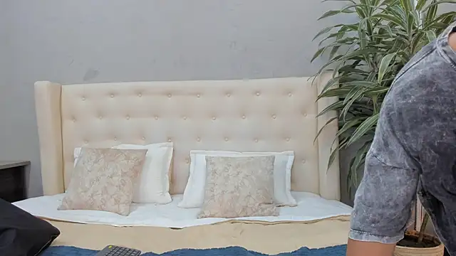 Angel Dustts online show from October 9, 2025, 7:34 pm