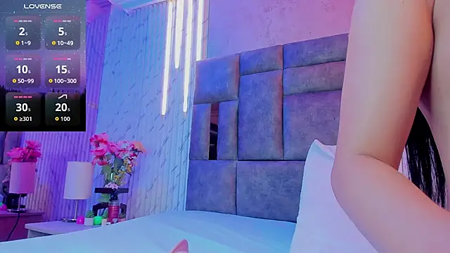 AlannaGil online show from April 9, 2026, 6:30 am