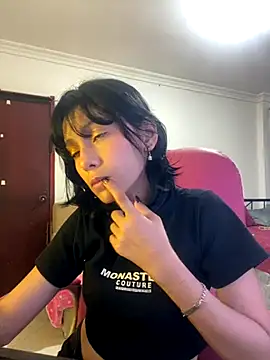 xoxo milk online show from November 9, 2025, 4:27 pm