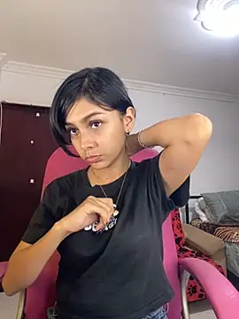 xoxo milk online show from November 20, 2025, 4:07 pm