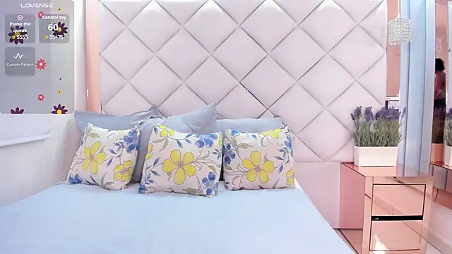 carlafontaine online show from October 22, 2025, 5:13 pm