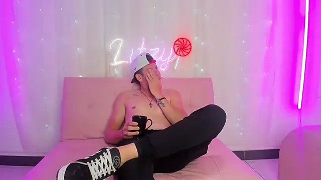 Pink1  online show from October 8, 2025, 6:38 pm