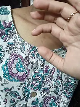 anayahotty online show from October 2, 2025, 6:48 pm