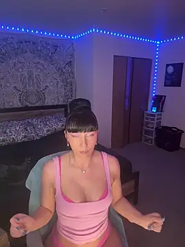 MaciiMayy online show from April 11, 2026, 9:41 pm