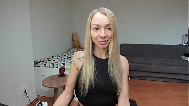 AlisiaCat online show from April 22, 2026, 6:49 am