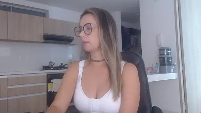 LovePaula online show from December 2, 2025, 11:59 am