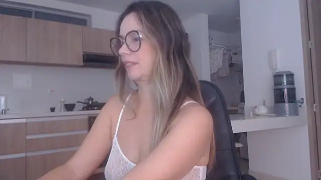 LovePaula online show from April 14, 2026, 10:32 am