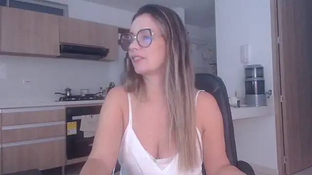 LovePaula online show from April 16, 2026, 11:11 am