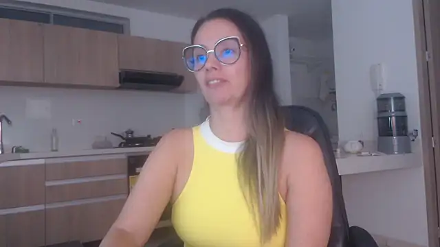 LovePaula online show from June 8, 2026, 2:45 am