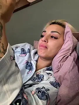 Giullyaxx online show from September 30, 2025, 8:47 pm