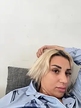 Giullyaxx online show from October 17, 2025, 10:29 am