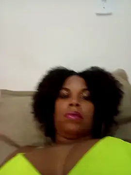 Snapshot of PrettahSantos chatting on September 22, 2025, 11:29 pm PrettahSantos online show from September 22, 2025, 11:29 pm