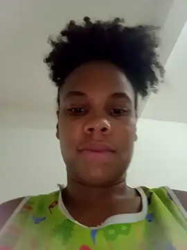 Snapshot of PrettahSantos chatting on October 1, 2025, 12:05 am PrettahSantos online show from October 1, 2025, 12:05 am