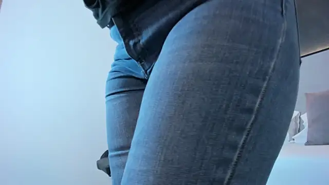 zoee zi online show from October 24, 2025, 8:05 pm