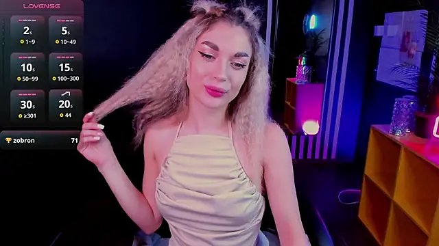 Snapshot of Alice_Cutieee chatting on October 5, 2025, 3:43 pm Alice Cutieee online show from October 5, 2025, 3:43 pm