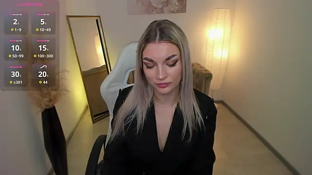Snapshot of Alice_Cutieee chatting on October 18, 2025, 10:27 am Alice Cutieee online show from October 18, 2025, 10:27 am