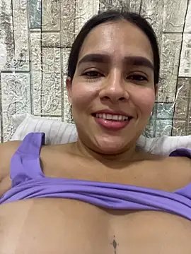 Snapshot of Valery_lux16 chatting on February 8, 2026, 6:11 pm Valery lux16 online show from February 8, 2026, 6:11 pm