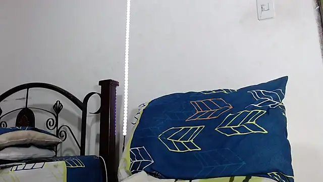 LATINO27CM online show from November 18, 2025, 1:11 am