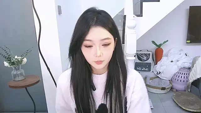 Miao-Maimiao online show from December 19, 2025, 12:56 pm