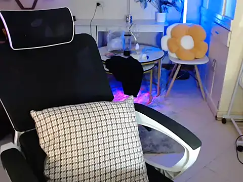 niel cumshow online show from December 19, 2025, 8:16 pm