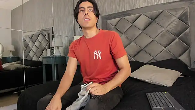 Snapshot of dylan_cross_ chatting on September 25, 2025, 11:25 am dylan cross  online show from September 25, 2025, 11:25 am
